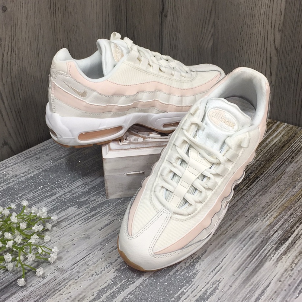 Nike WMNS Air Max 95 - Picture 2 of 8